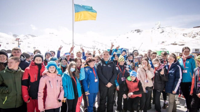 Sierra Nevada acoge a 45 niños de la Federación Ucraniana de Esquí