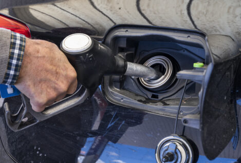 El Gobierno extiende el descuento de 20 céntimos a los carburantes a todos los consumidores