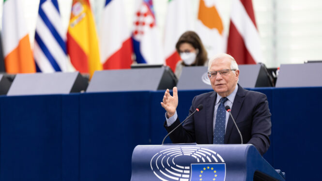 Borrell pide a los europeos bajar la calefacción