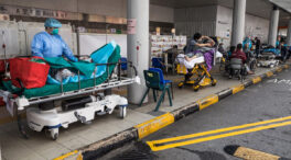 Hong Kong aborda la ola de covid más letal