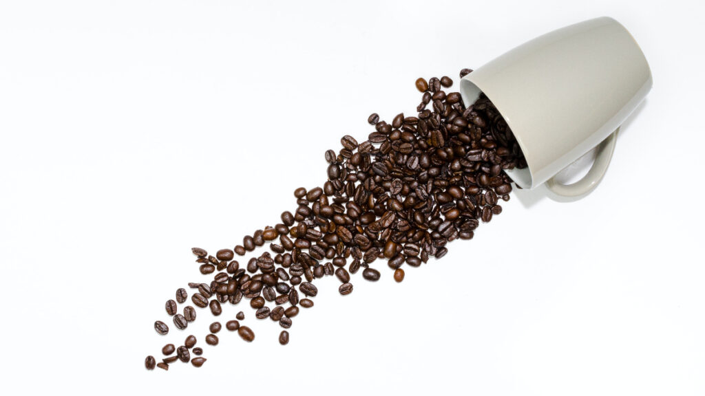 Además de secarse los granos de café también pierden aroma en la nevera. ©Unsplash.