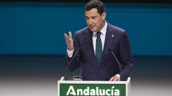 Juanma Moreno aboga por la «soberanía energética» andaluza