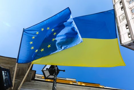 Los 27 acuerdan dar protección temporal a desplazados ucranianos