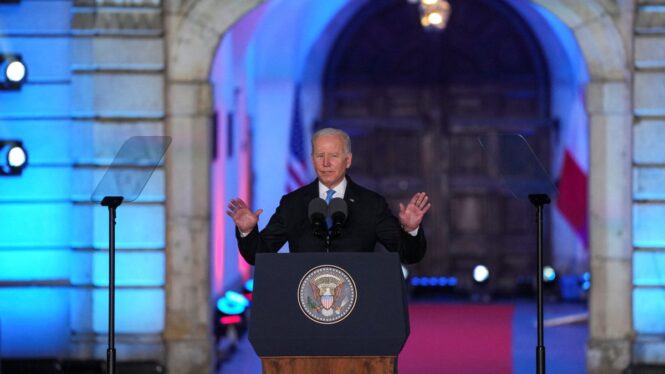 Biden advierte de que la guerra será larga y dice que Putin «no puede permanecer en el poder»