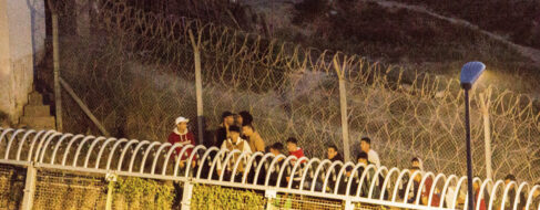 Interior pondrá 'peines invertidos' en el trozo de la valla de Melilla donde saltaron los inmigrantes