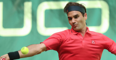 Federer se siente «positivo» y espera volver «a finales de verano»