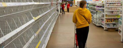 Así están los supermercados en Rusia tras las sanciones europeas: desabastecimiento total