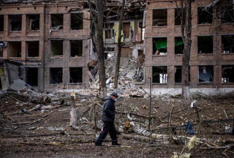 La guerra Rusia-Ucrania, en directo | El cerco a Kiev se estrecha y Mariúpol es bombardeada