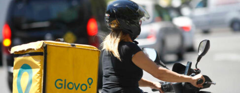 La inflación asfixia a los 'riders': «Entre la subida del combustible y la ley, ya no es negocio»