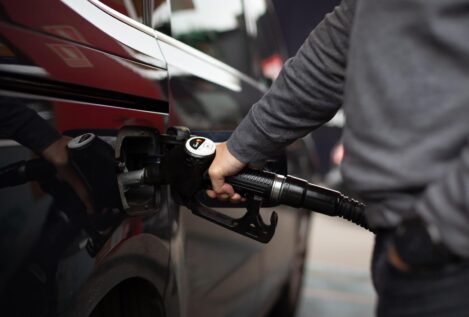 El precio del diésel marca un récord histórico y supera por primera vez a la gasolina
