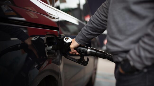 El precio del diésel marca un récord histórico y supera por primera vez a la gasolina