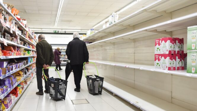 Leche, aceite, pescado... Así han subido los precios de los alimentos en los supermercados