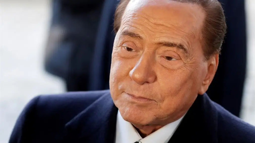 La OPA de Berlusconi a Mediaset sigue en riesgo tras mejorar solo 30 céntimos su oferta