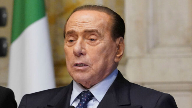 La Fiscalía italiana acusa a Berlusconi de tener «esclavas sexuales»