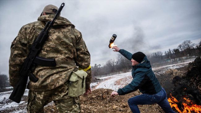 Piden al Gobierno que permita a voluntarios españoles combatir en Ucrania