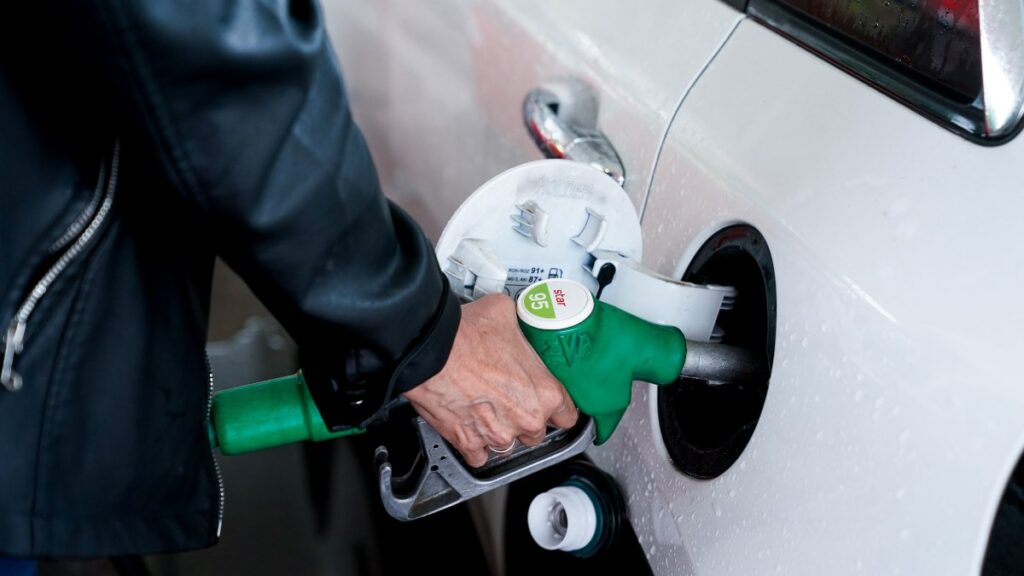 El precio del carburante estará determinado por el coste al por mayor, los impuestos y los costes de distribución. 