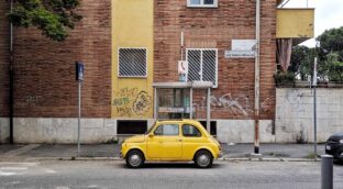 Una esperanza para Roma, la ciudad del tráfico imposible: el primer 'car sharing' vecinal