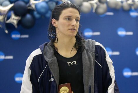 Polémica por la victoria de la nadadora trans Lia Thomas en un campeonato universitario de EEUU