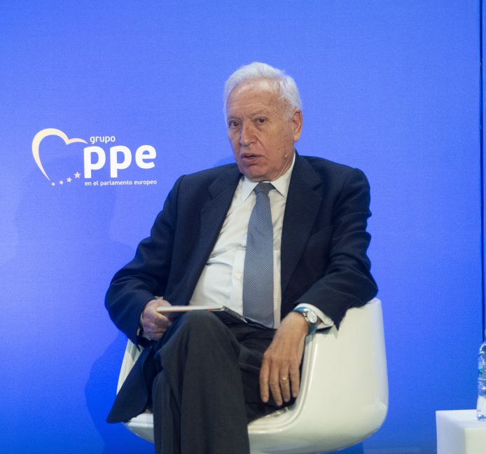 Margallo «no tiene la menor duda» de que Feijóo será el nuevo líder del PP