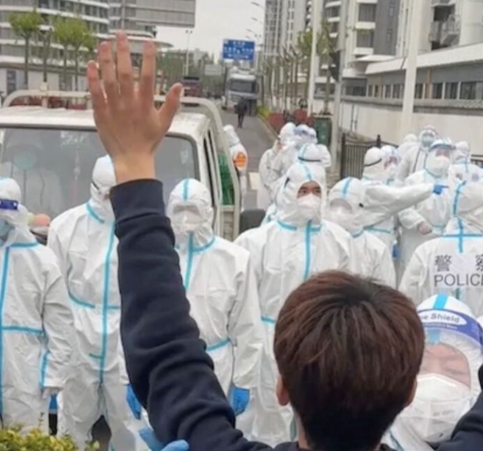 Protestas en Shanghái por el aislamiento forzoso de los contagiados por covid