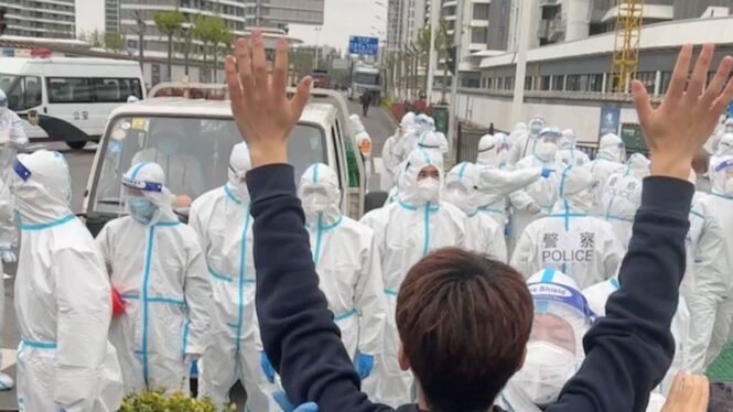 Protestas en Shanghái por el aislamiento forzoso de los contagiados por covid
