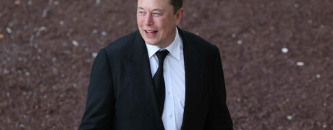 Elon Musk anuncia un plan  de 46.500 millones para financiar la compra de Twitter