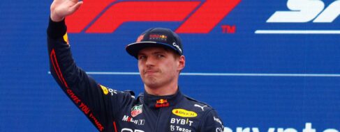 Verstappen gana el Gran Premio de Imola en una carrera que han abandonado Sainz y Alonso