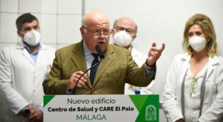 Andalucía se rebela y considera precipitada la retirada de las mascarillas en interiores