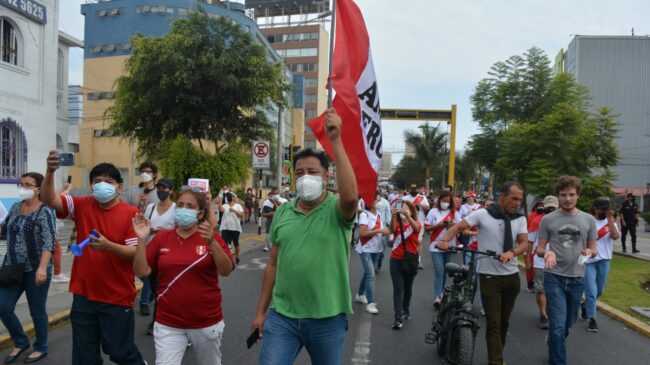 La huelga de transportistas obliga al Gobierno de Perú a declarar el estado de emergencias