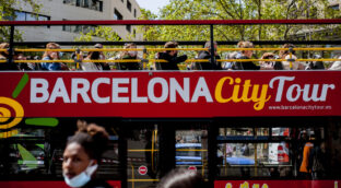 Cataluña, única región en la que cae el gasto  por turista en plena recuperación del sector