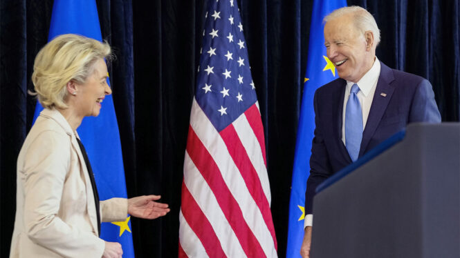 Biden y la UE pactan elevar las sanciones a Rusia y aumentar su apoyo militar a Ucrania