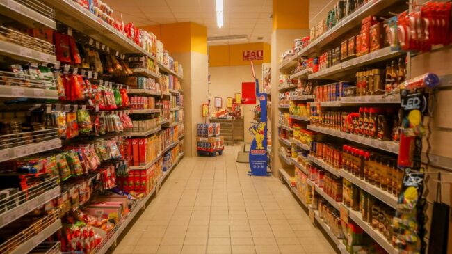 Claves de la OCU para no gastar de más en los supermercados en plena reduflación
