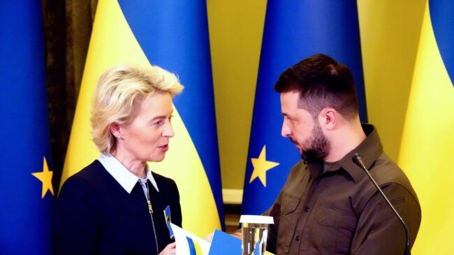 Von der Leyen promete acelerar la adhesión de Ucrania a la UE tras reunirse con Zelenski