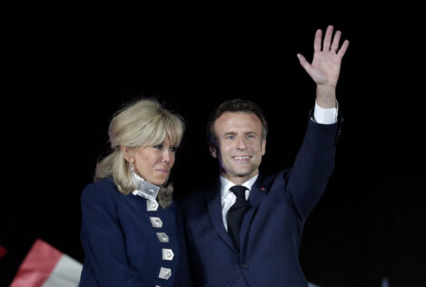 La polémica historia de amor de Emmanuel Macron y su esposa, Brigitte