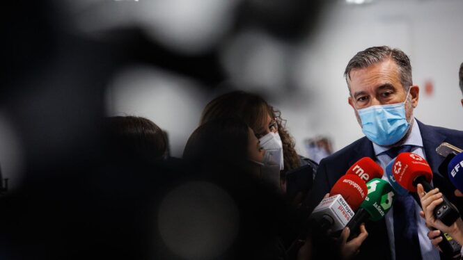 Madrid acusa al Gobierno de indefinición al finalizar la obligatoriedad de la mascarilla