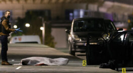La Policía abate en París a dos personas que intentaron atropellarles con el coche