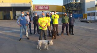 Los trabajadores de Zumosol no se rinden tras cuatro meses de encierro: «Deben 11 nóminas»