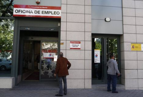 La tasa de paro de España cerró febrero en el 12,6%, frente al 5,2% de la media de la OCDE