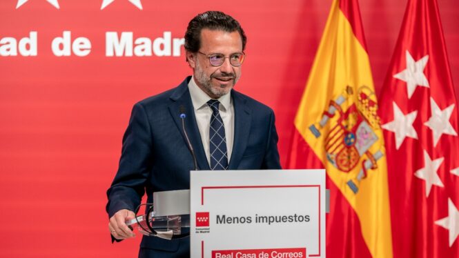 Madrid reprocha a Garzón el cargarle a las comunidades el control del descuento de los carburantes