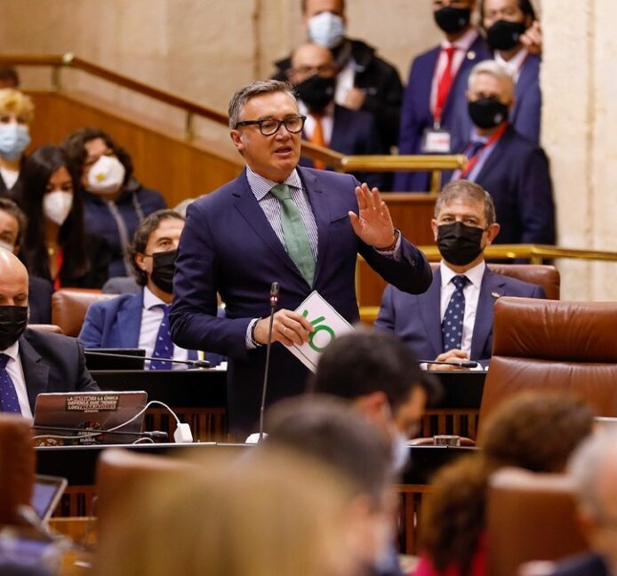 Vox saca la artillería pesada en Andalucía ante la inminente convocatoria de elecciones
