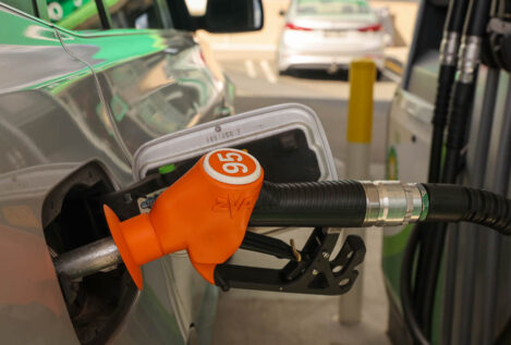 Un 82% de los españoles cree que el Gobierno debería topar el precio de los carburantes