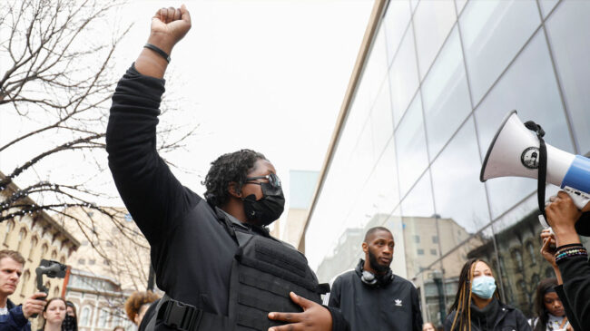 Protestas en Michigan por la muerte de un joven negro a manos de un policía blanco