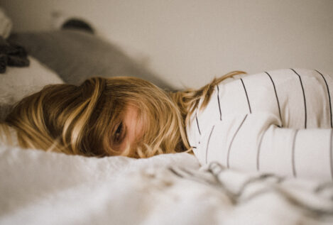 Hablar dormido: qué es la somniloquia y qué trastornos puede haber tras ella