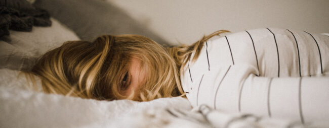 Hablar dormido: qué es la somniloquia y qué trastornos puede haber tras ella