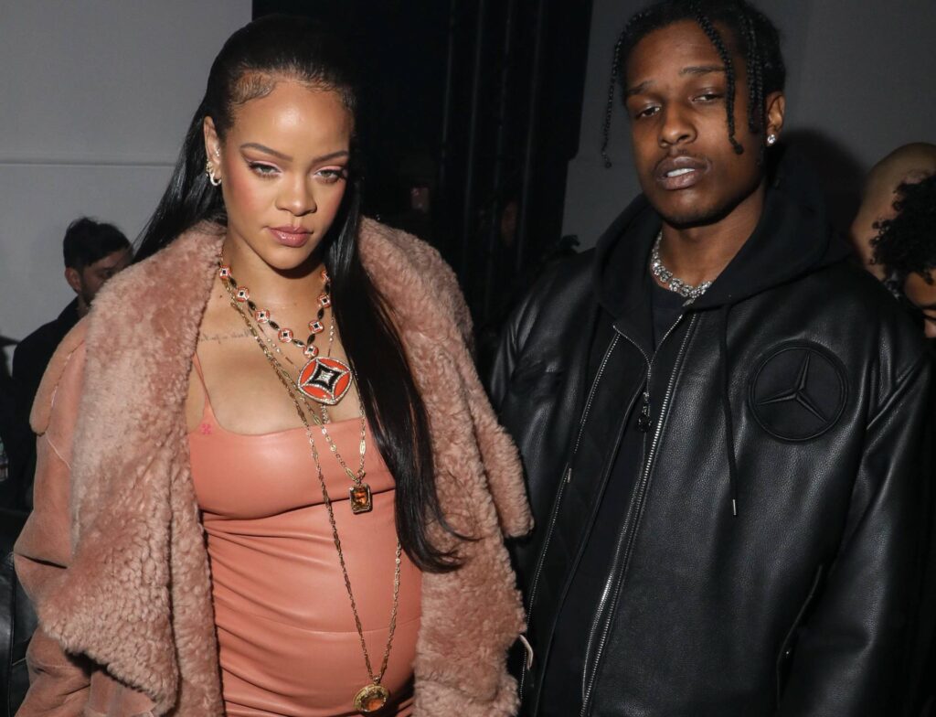 Rihanna, "tranquila y centrada en su bebé", tras la detención de su novio. Gtres