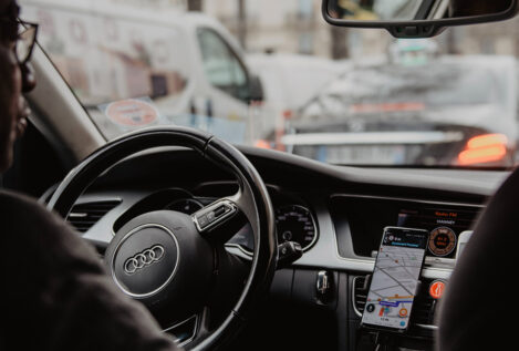 Una cuarta parte de los vehículos de Uber en Madrid ya son taxis pese a las críticas del sector