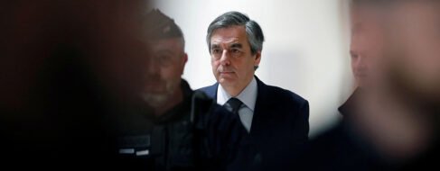 François Fillon, condenado a cuatro años por el empleo ficticio de su esposa