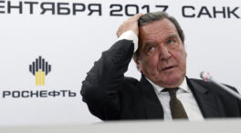 La caída de Schröder: Alemania le quita sus privilegios y la Eurocámara pide sanciones