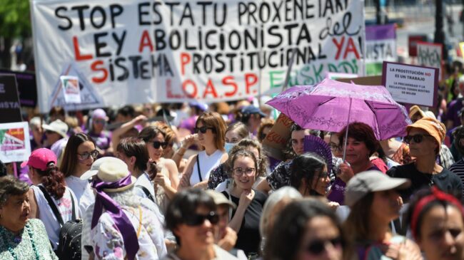 Miles de feministas, contra la prostitución en Madrid: «Estamos hartas de puteros»