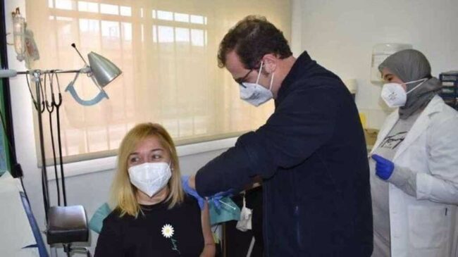 Melilla se queda sin vacunas contra la covid tras la reapertura de la frontera con Marruecos